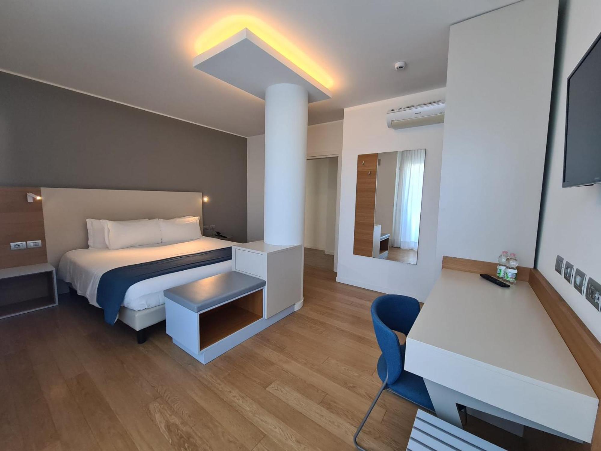 Hesperia Hotel & Residence Лидо ди Йезоло Стая снимка