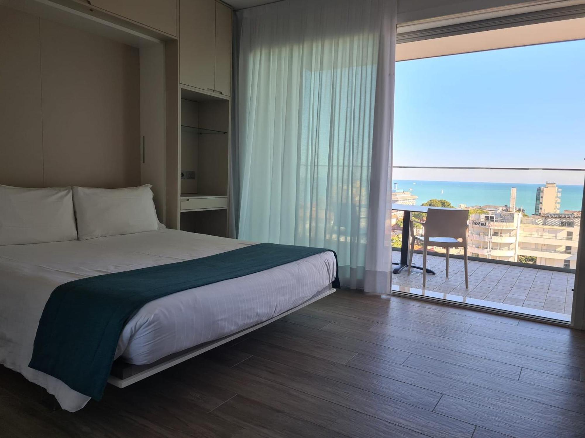 Hesperia Hotel & Residence Лидо ди Йезоло Стая снимка
